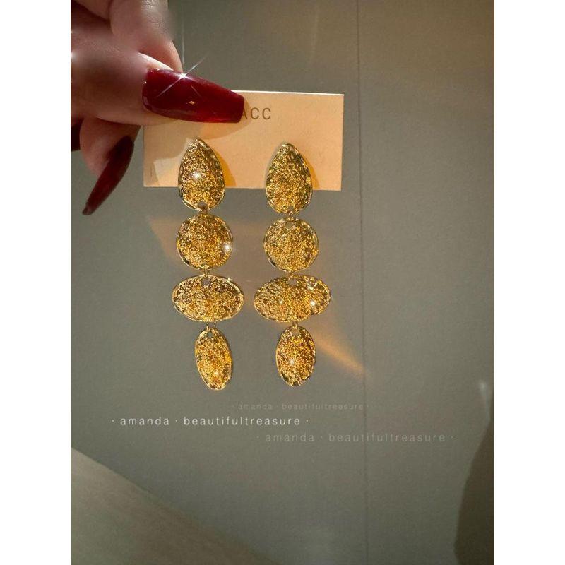 

Gold Texture Fancy Ear Clip Eye-Catching Long Earrings Female Fashion Elegant Elegant Fashion Fashion Big Ear Stud Earrings Earrings (925 Silver Needle)