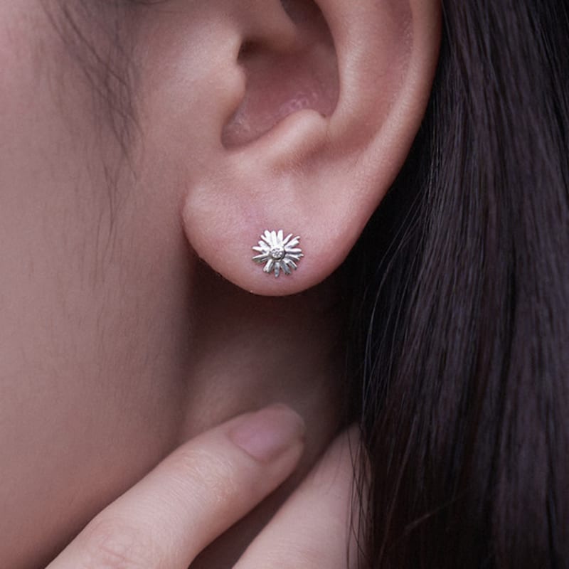 

ANOTHER CELL Serene Floret Earring FREE