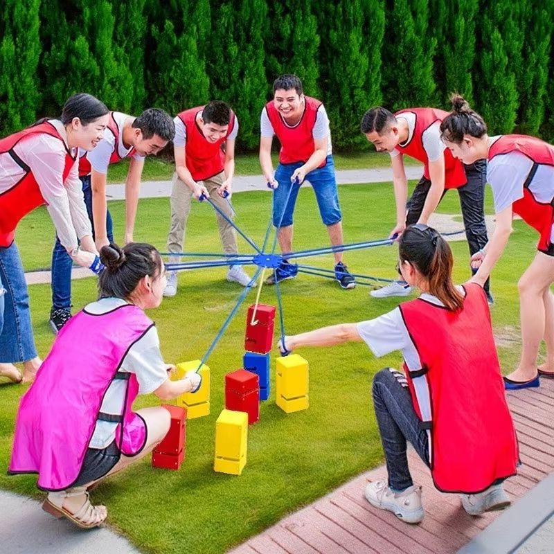 Stavění věže společně Rozšiřování školicích týmů Hry založené na spolupráci Architektura ve stylu věže Hračky pro venkovní sporty Hry Párty