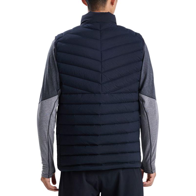 Asics Jednobarevné Outdoor Ležérní Sportovní Stojánek na zip Zateplená vesta Pánské vesty Černá 2031E441-001