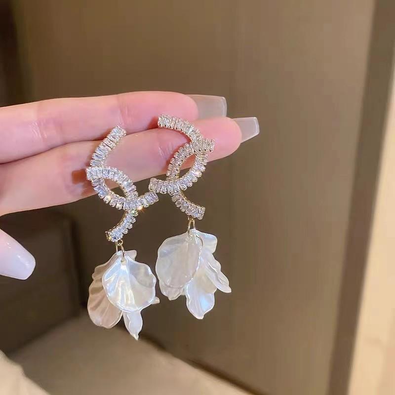 Korean Version Exaggerated Unique Personality High Sense Light Luxury Flower Large Earrings Women'S Fashion Foreign Style Versatile Earrings Earrings