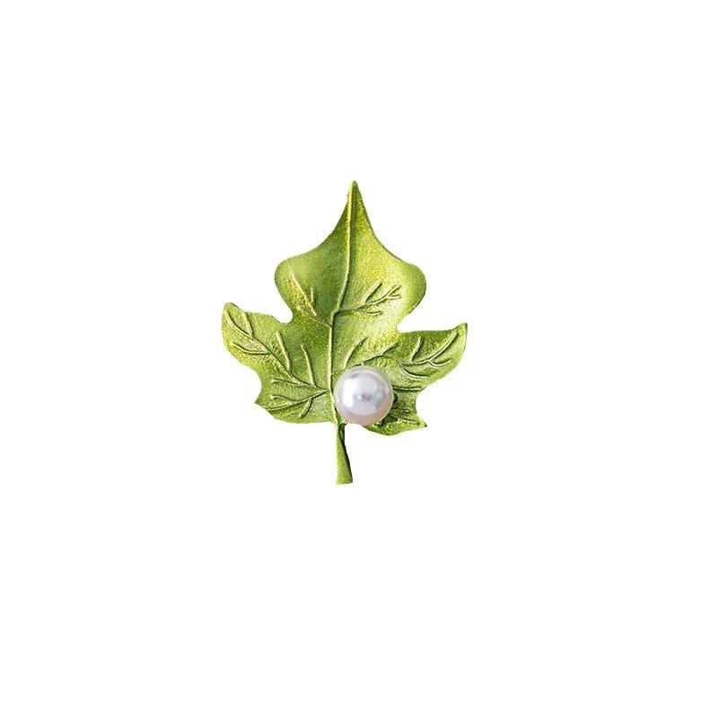 Fashion Green Three-Dimensional Leaf Brooch, Creative Plant Pearl Corsage Exquisite Pin Suit Accessories Women