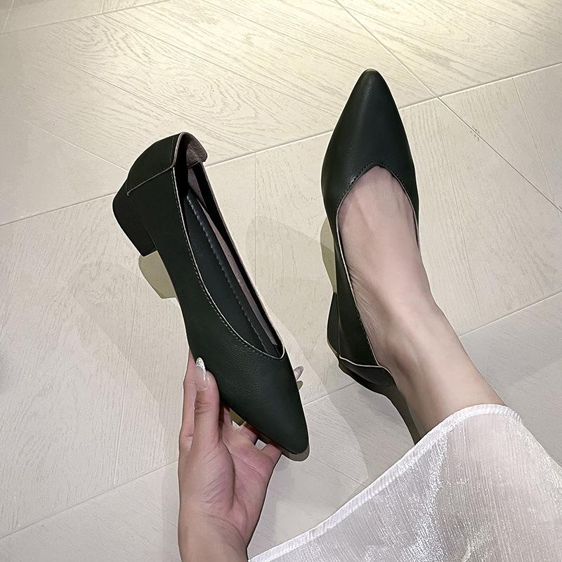 Leather grandma shoes thick heel pointed single shoes women's middle heel 2025 new spring and autumn versatile soft leather shallow mouth high heels