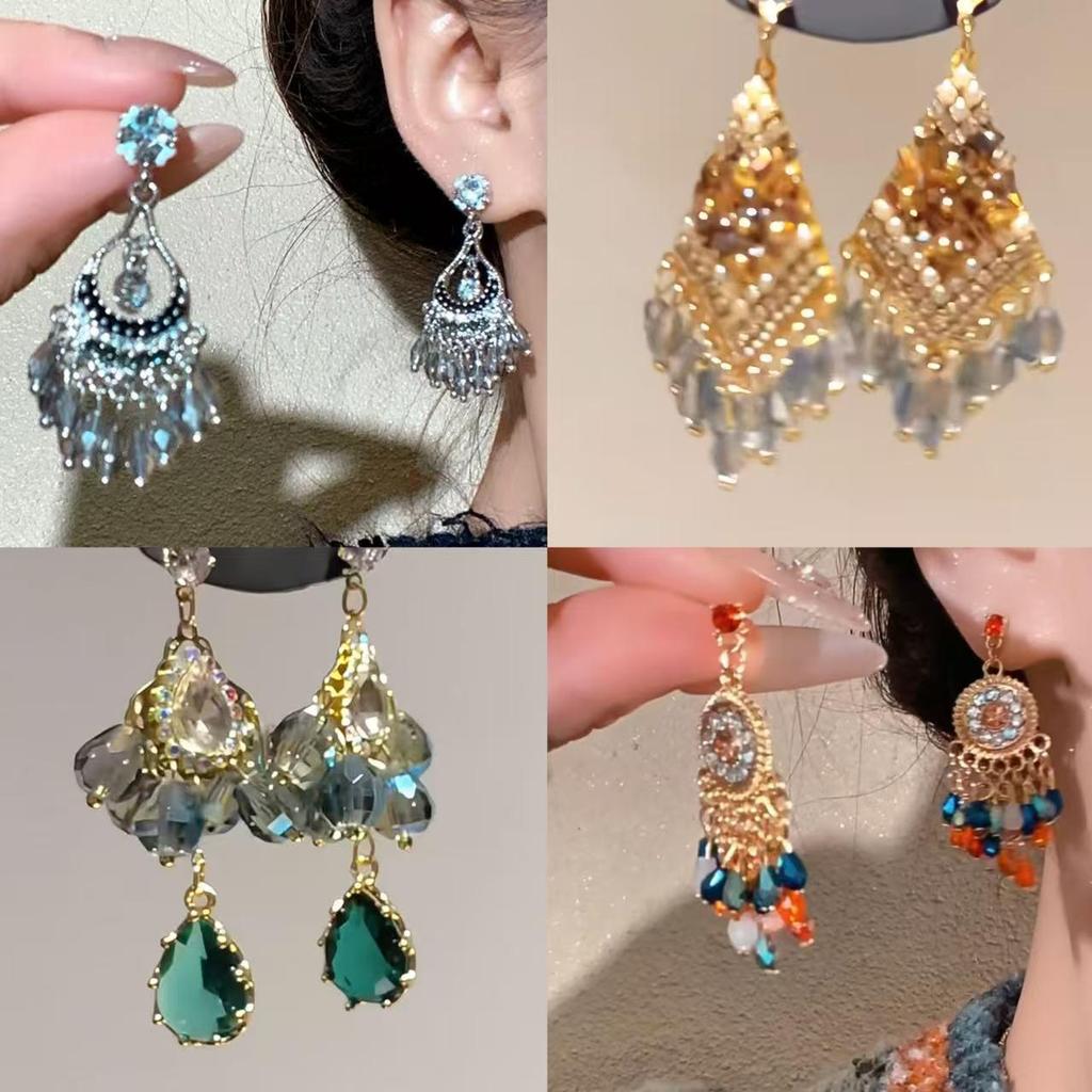 Náušnice s třásněmi ve tvaru motýla s diamantem a stříbrnou jehlou: Retro evropský a americký styl, elegantní křišťálové náušnice, lehký luxus pro ženy.