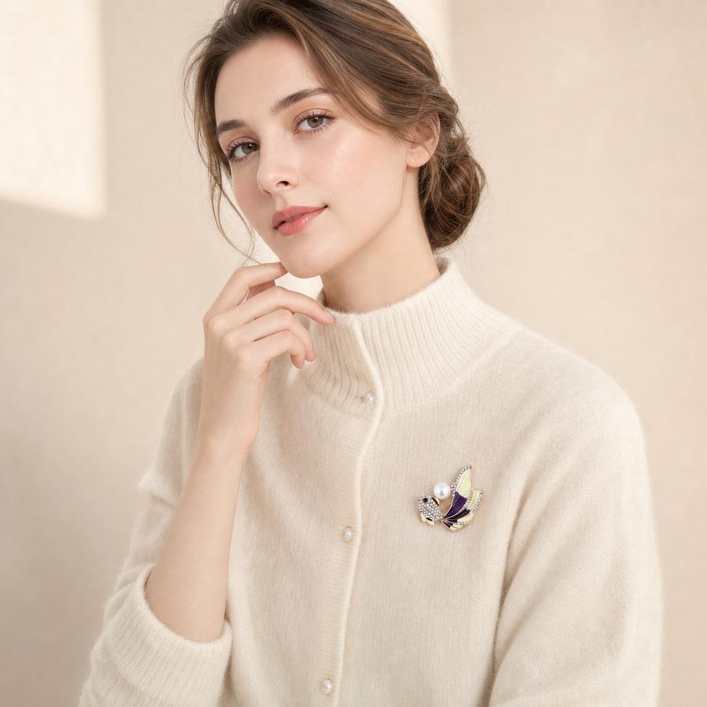 Gold Tone Alloy Fish Brooch Pin with Rhinestones and Pearl Accent for Women Suitable for Blazers Cardigans and Outerwear Accessories
