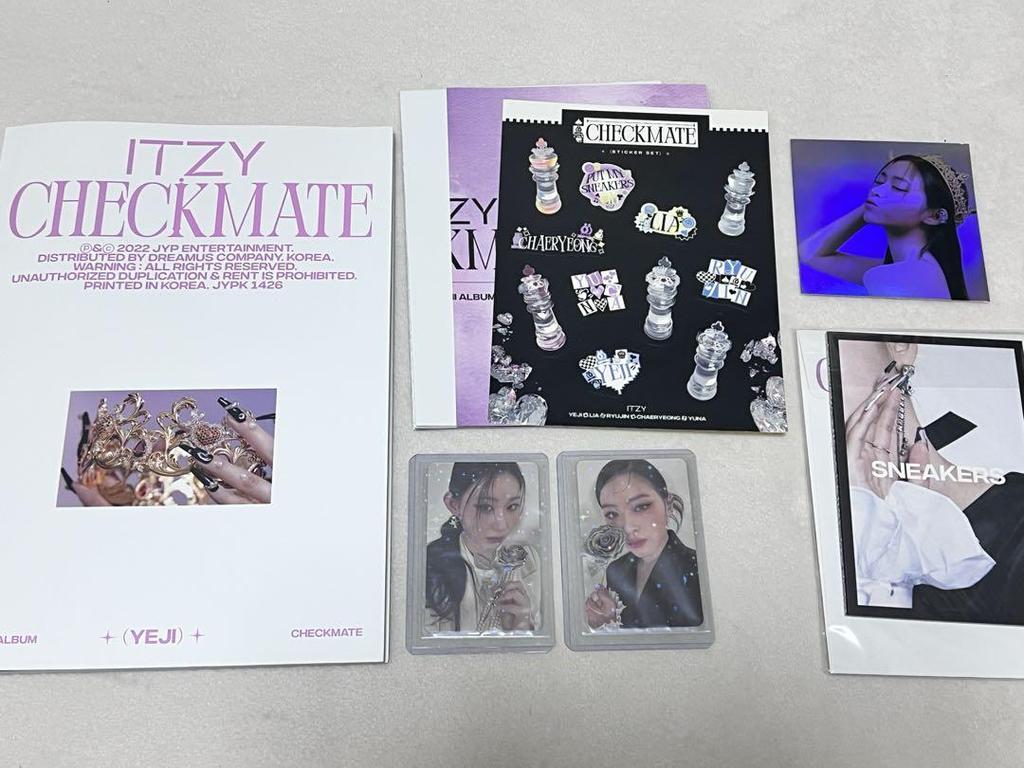 [USED] ITZY CRAZY IN LOVE & CHECKMATE Album Set