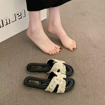 2025 Sommer neue Strandhausschuhe mit flachem Boden, Damen tragen weiche, vielseitige, perlmuttartige Strandschuhe mit offener Spitze und coolen Hausschuhen