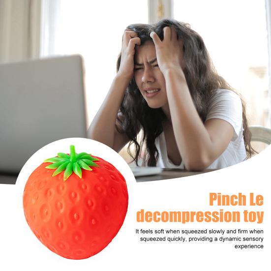Jouet Fraise à Presser Réaliste Montée Lente Boule Anti-Stress Fruit en TPR Jouet Fidget Fraise Super Doux pour Soulager l'Anxiété Cadeau Original pour Adultes