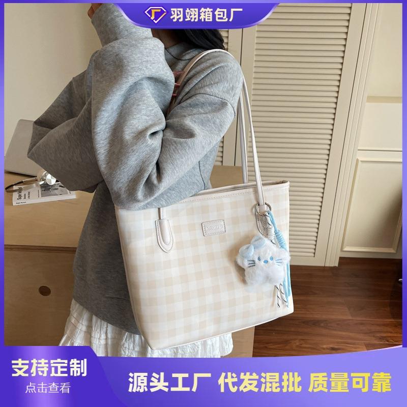 New Fashionable Versatile Shoulder Bag, High-end Niche Design, Casual Simple Large-capacity Tote Bag