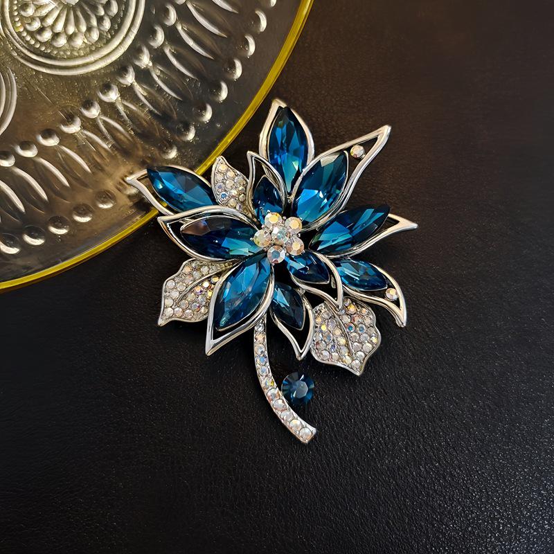 

Элегантная брошь-животное со стразами: Дизайн цветов высокого класса для женских пальто и аксессуаров