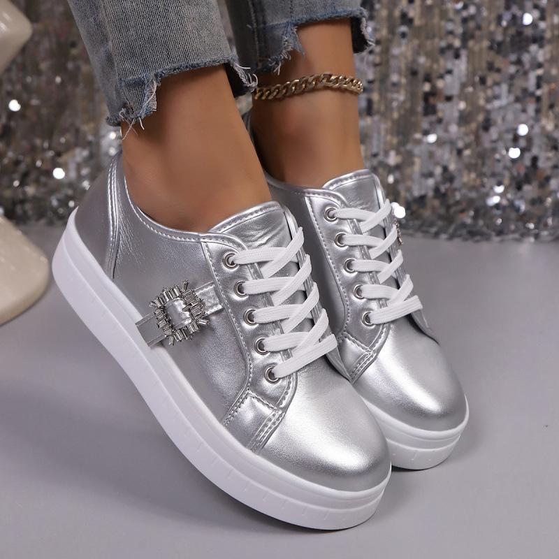 Glossy platform shoes, sports and leisure shoes, fashionable buckle decoration, blessing casual and comfortable board shoes