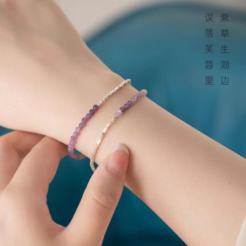 Amethyst und Silber Armband, ultrafeines Sterling Silber gestapeltes Armband, lila Kristallperlen, exquisit und elegant für Frauen