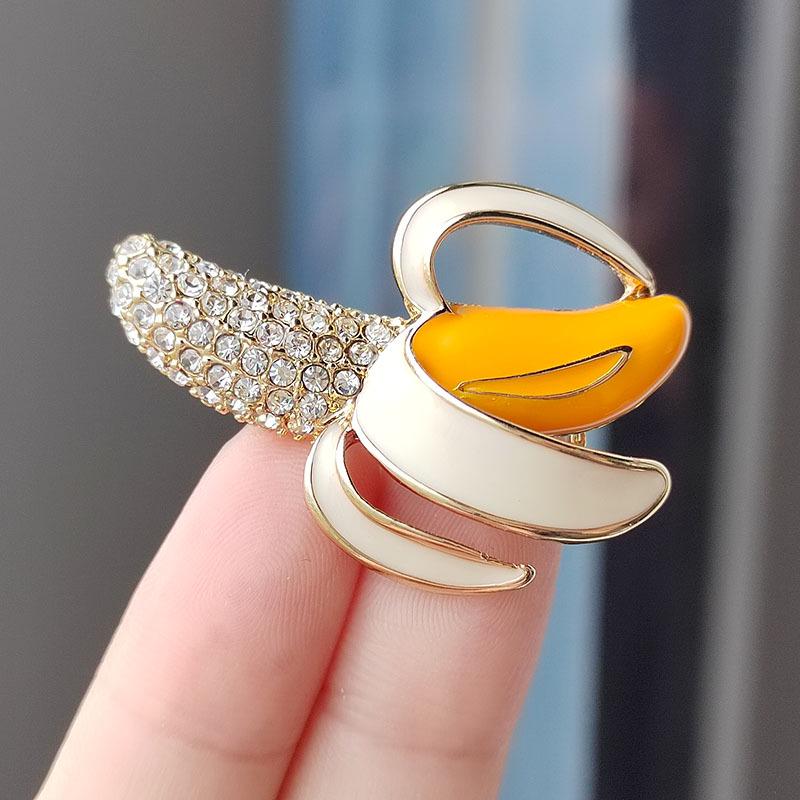 Korean Style Rhinestone Banana Brooch: Cute Lapel Pin & Bag Pendant