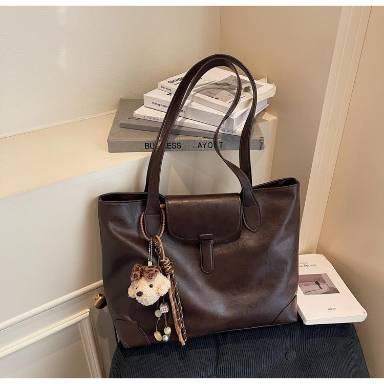 

Large capacity retro tote bag, new leisure travel shoulder bag, women s premium sense versatile commuter underarm bag