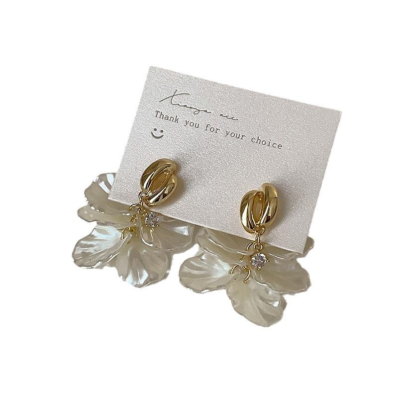 French Retro Shell Flower Fringed Stud Earrings Women'S Light Luxury Elegant High Sense Personality Temperament Versatile Earrings