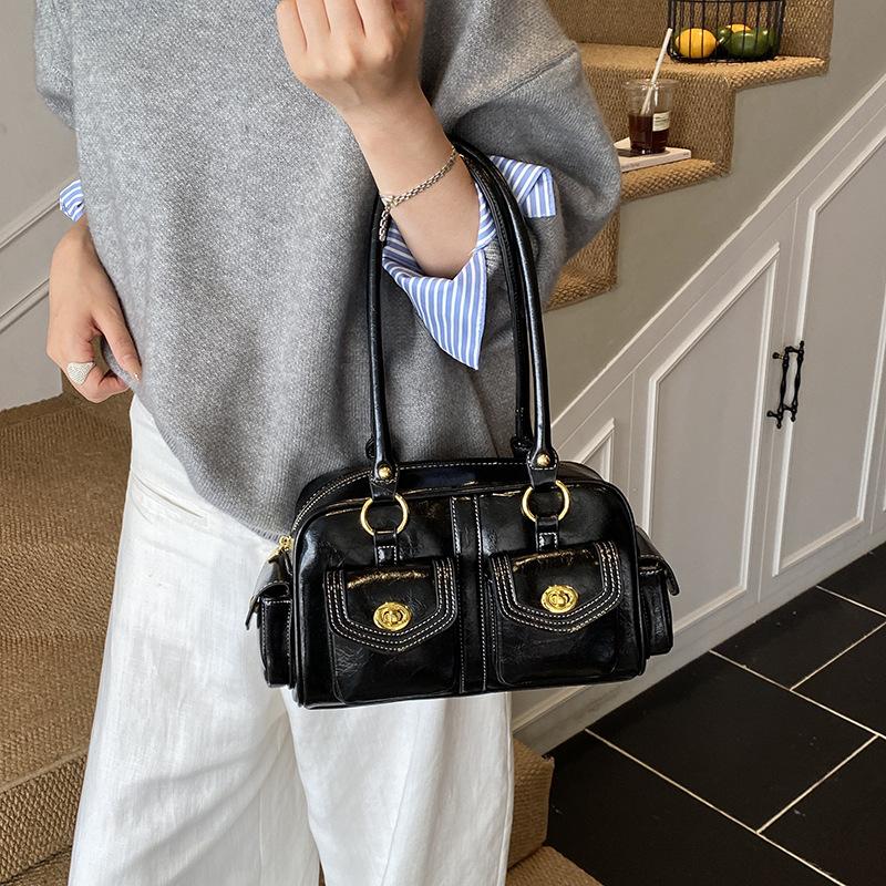 

Premium sense retro locomotive bag women 2025 new trendy large capacity portable shoulder bag Boston bag commuter bag