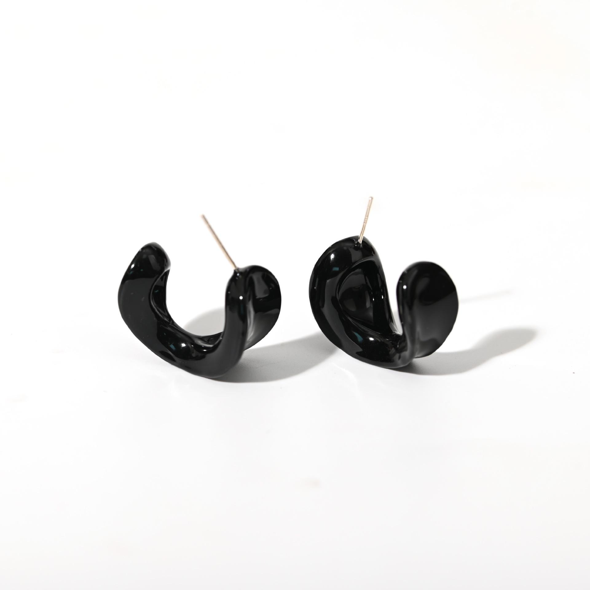 

Original new curved u-shaped French retro stud earrings temperament individuality simple earrings lines high-end earrings women чорний