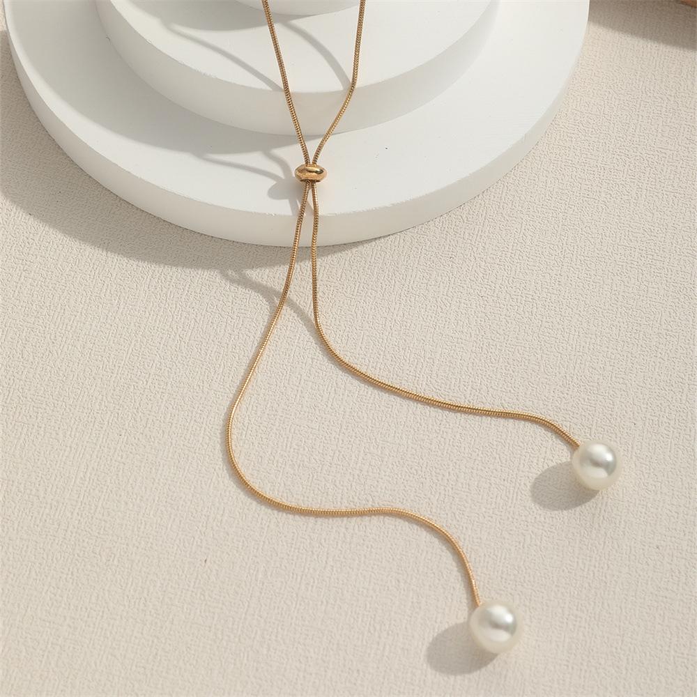 Long Pull Adjustable Pearl Necklace, High Sense of Design, Niche, Simple and Versatile Collarbone Chain, 1 Neck Chain.