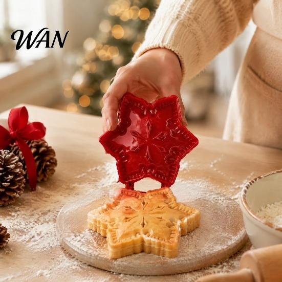 Plastic Dough Press Christmas Hand Pie Mold, Pastry Baking Gifts for Enthusiasts Neatly Cut Cookie Cutters DIY Holiday Treats Stamps
