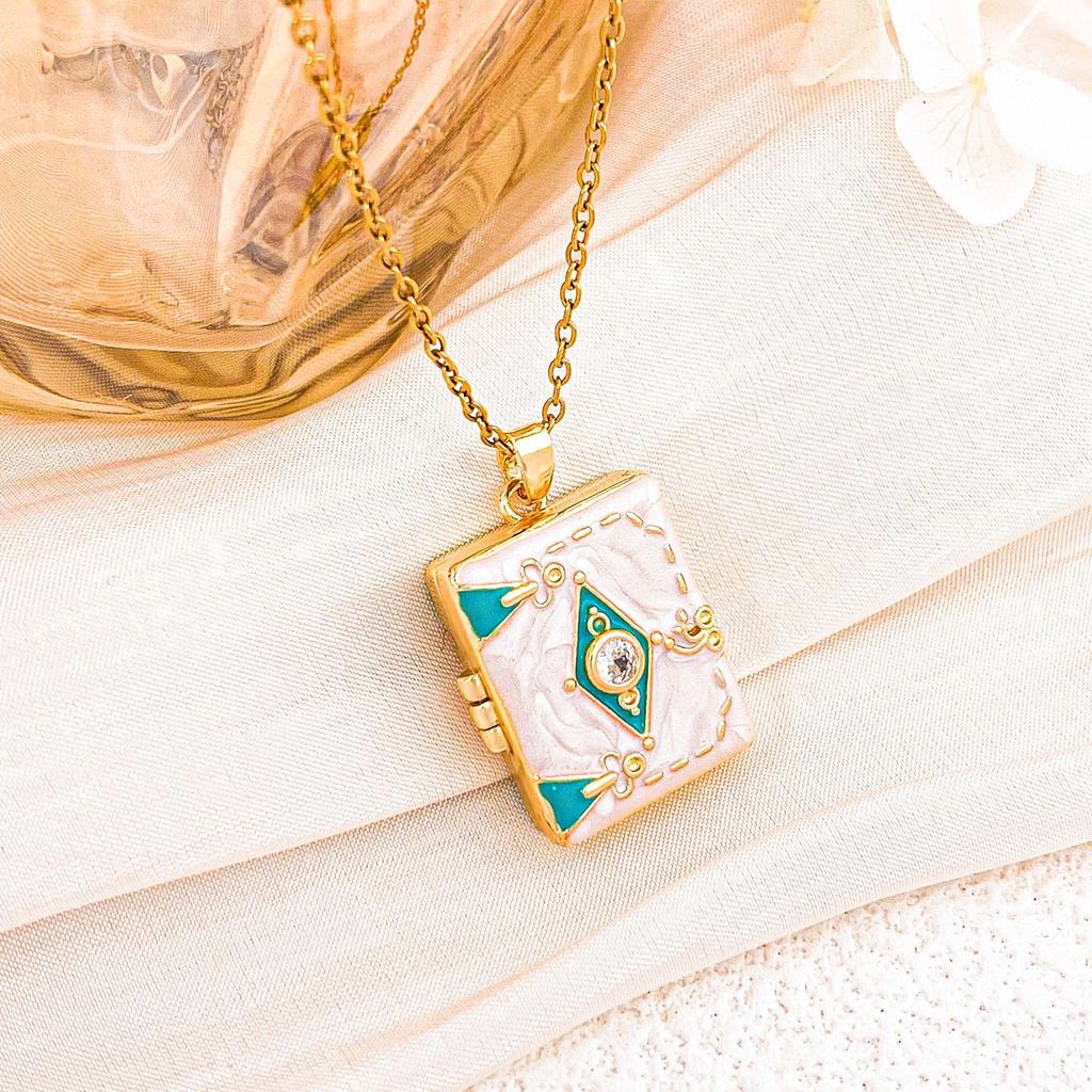 Necklace girl cute wind sweet notebook necklace can open niche versatile high sense light luxury fashion accessories