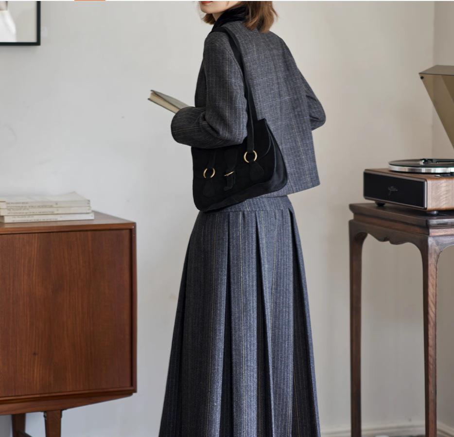 

Клетчатый шерстяной костюм в стиле ретро 2024 года, комплект из плиссированной юбки миди и жилета Large