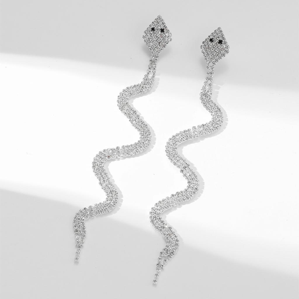 Boucles d'oreilles serpent à pampilles exagérées à longue section en Europe et aux États-Unis Boucles d'oreilles à strass à tempérament tendance Boucles d'oreilles pour femmes haut de gamme