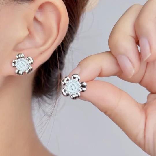 French Retro Oil Drip Light Luxury High-end Smiley Face Versatile Stud Earrings Small Fresh Original Design Sunflower Earrings