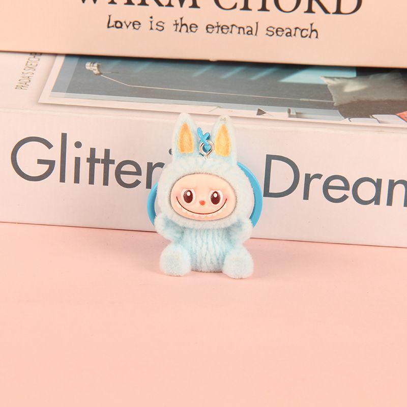 Păpușă Breloc Flocked Labubu: Breloc creativ pentru geantă și accesoriu pentru mobil