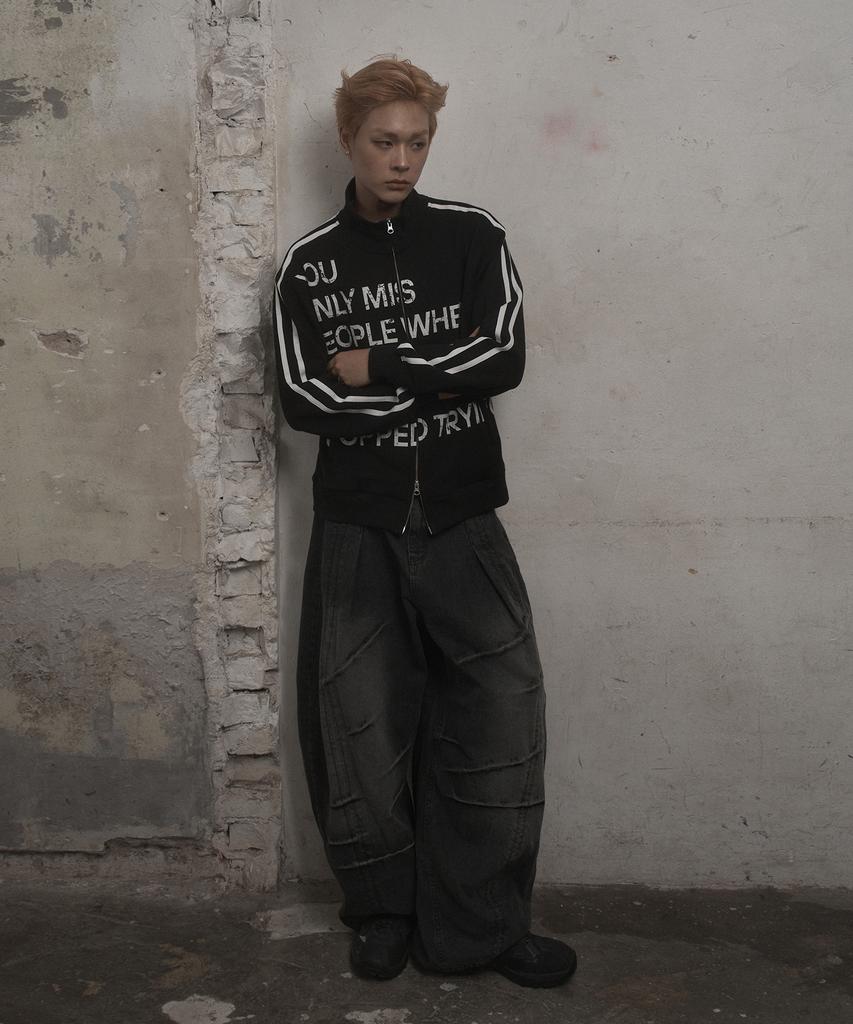 UNUSEDLAB Vintage Typography Only Zip-Up [Black]