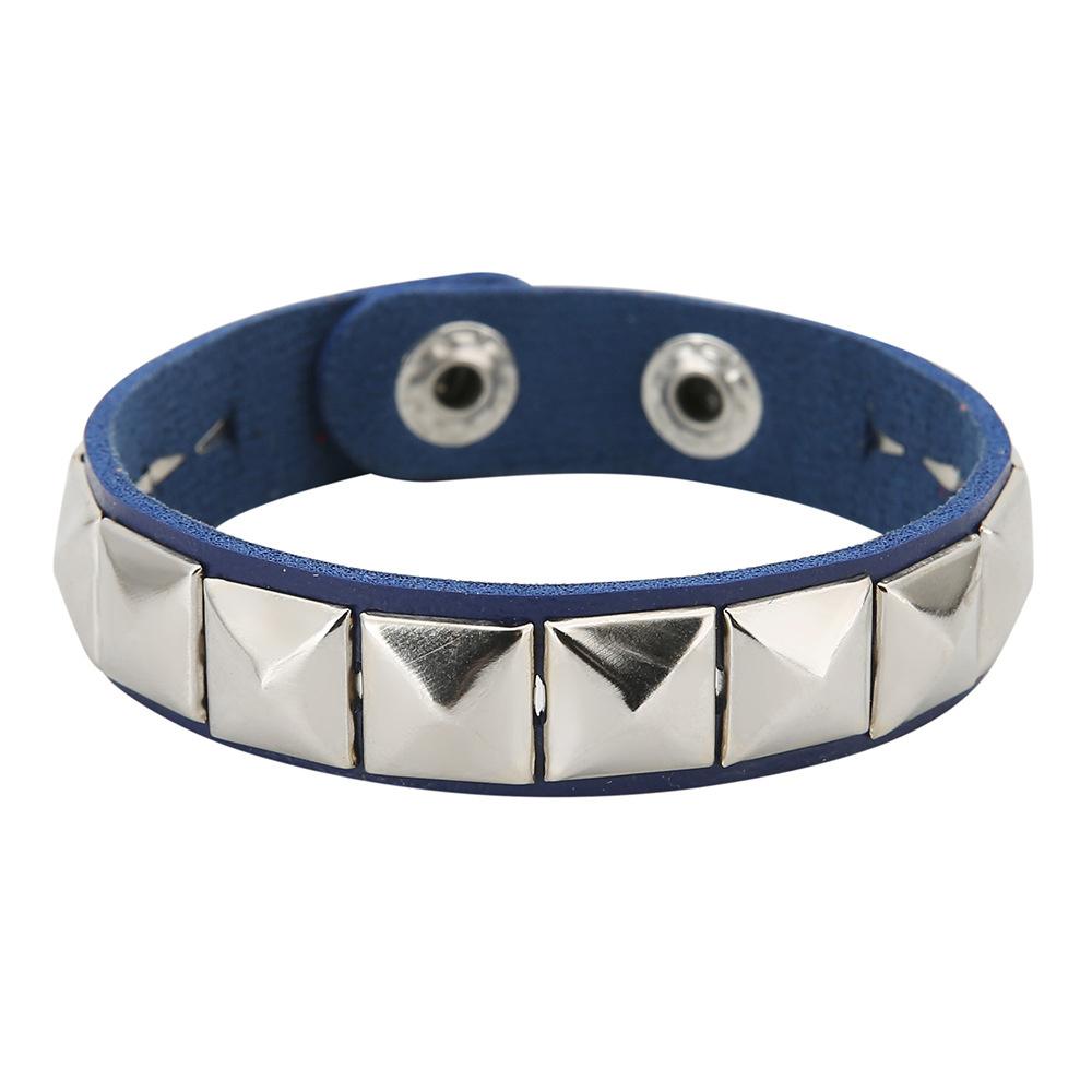 Einreihiges Punk Rock Nietenarmband Quadratisches Stachel-Leder-Manschettenarmband für Männer Frauen \Armband Armband