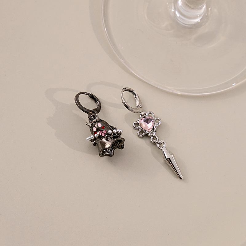 European and American Halloween Asymmetrical Heart and Pearl Ghost Earrings