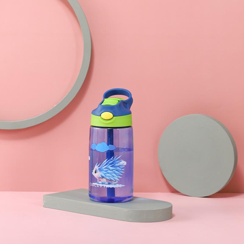 

Durable Kids Straw Water Bottle - Anti-fall, Space Plastic, Perfect for Kindergarten & Primary Students 480ml