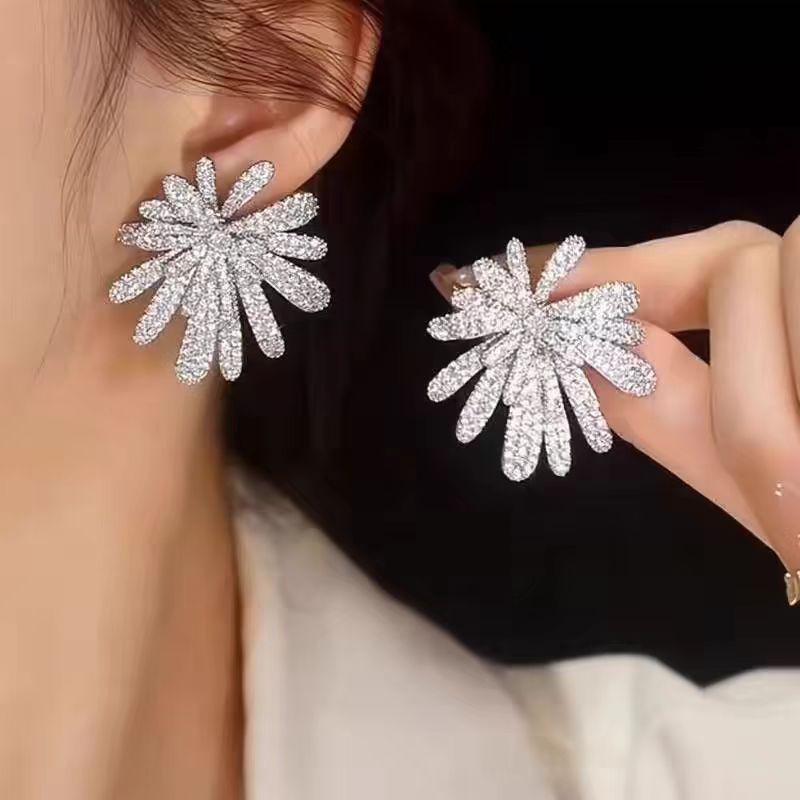 Fireworks Flower Earrings Light Luxury High-end Earrings Niche Exquisite Temperament Cold Wind Earrings