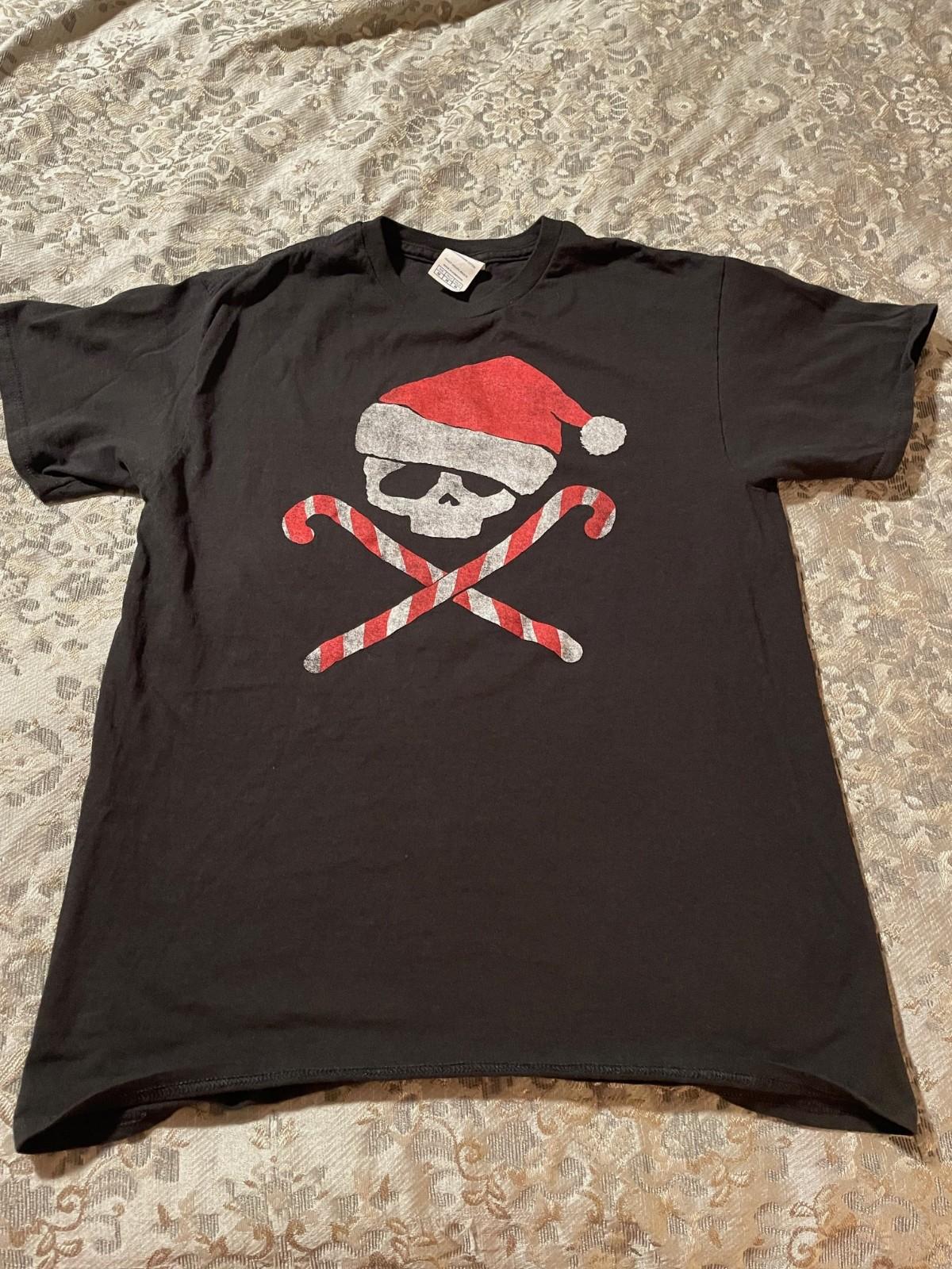 Santa Tee Shirt Skull and Crossbones, Mens Size USA Medium, Black Short Sleeve S