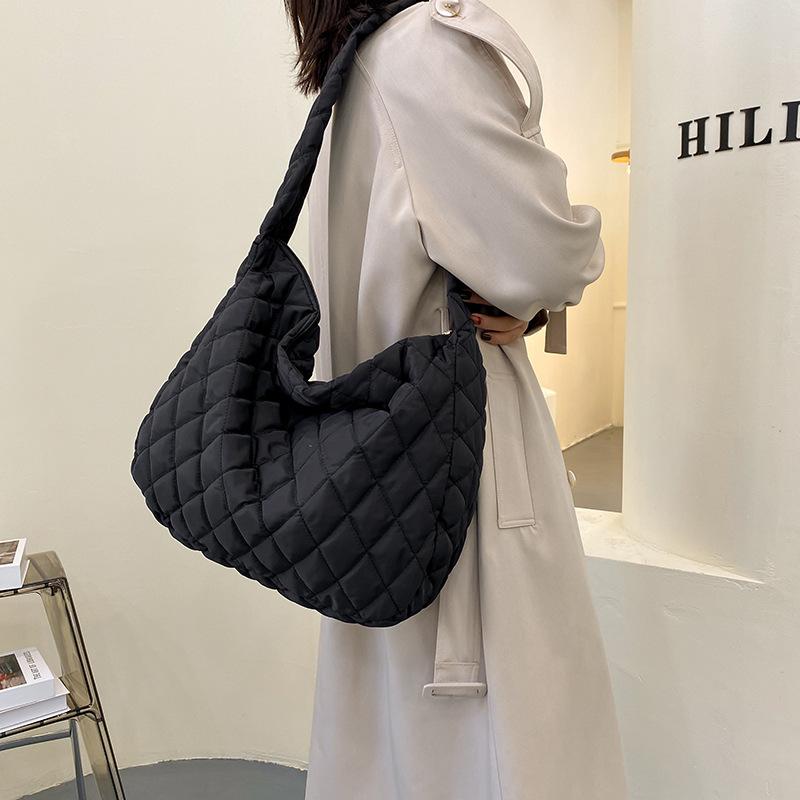 Down Jacket Bag Women's Bag 2026 New Simple Solid Color Tote Bag Autumn and Winter Rhombus Large Capacity Casual Shoulder Bag