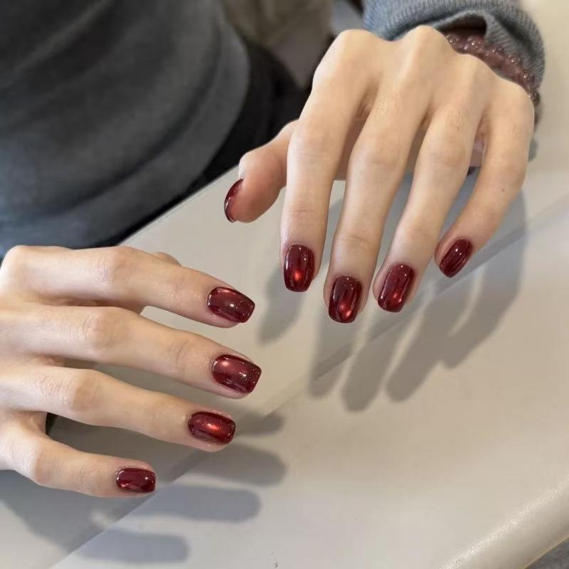 Red Cat Eye Gel Polish: Versatile Temperament for Autumn-Winter Nails