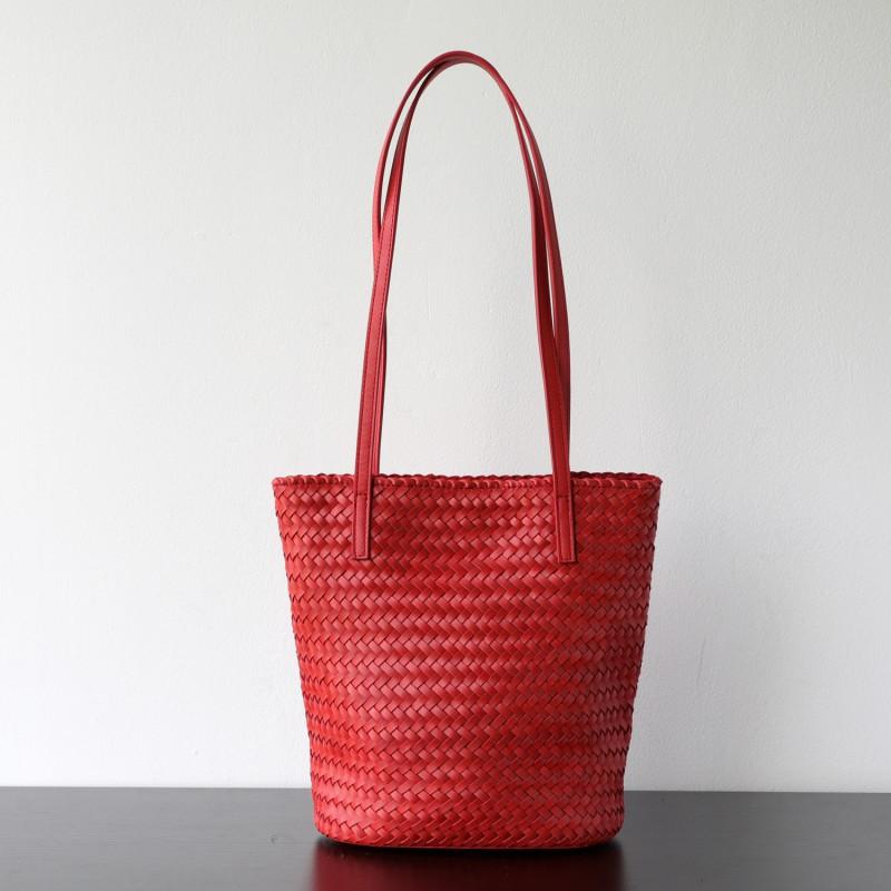 Handwoven Full-Grain Vegetable-Tanned Leather Bucket Bag Minimalist Chic Crossbody Tote Daily Wear
