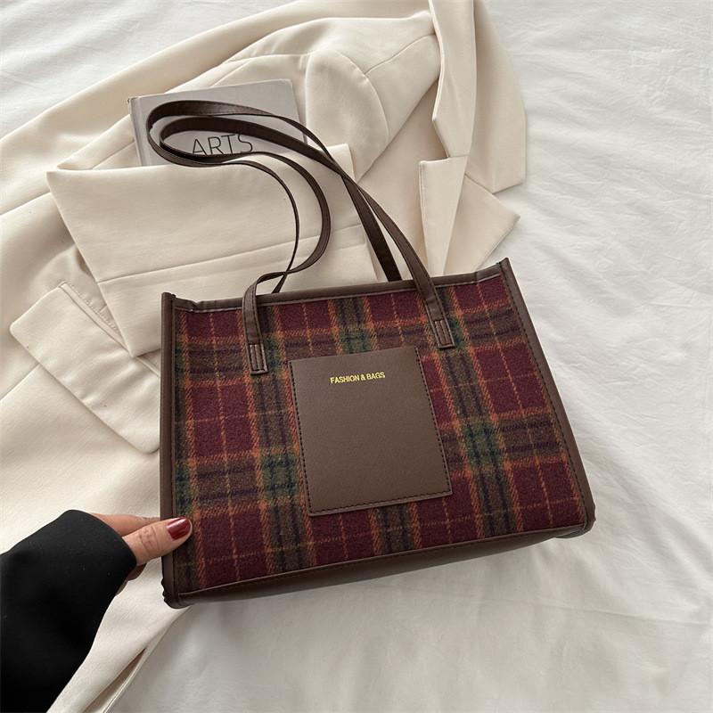 Stylish Women's Winter Shoulder Bag Trendy Korean-inspired Casual Checkered Design