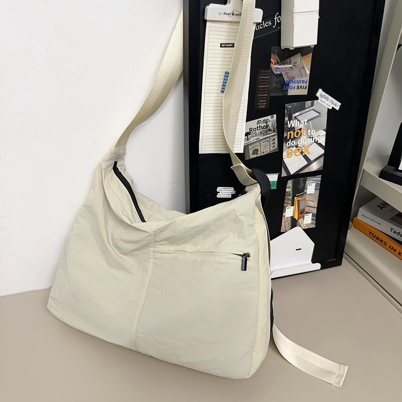 Japanese Casual Messenger Nylon Bag Women's 2025 New Simple Large-capacity Shoulder Bag Niche Design Commuter Bag