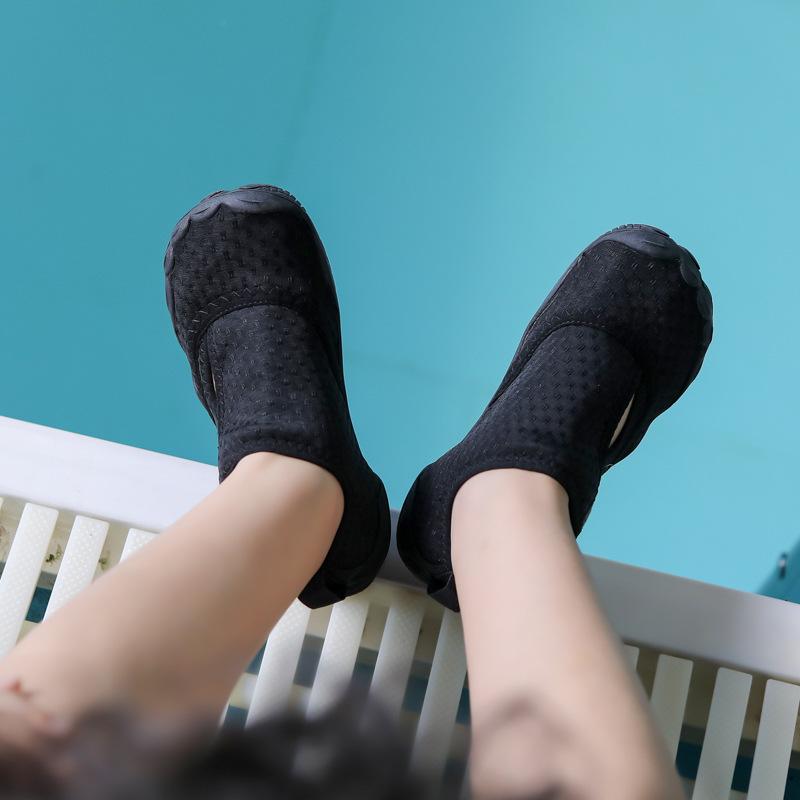 Kids Boys and Girls Hollow Water Shoes Barefoot Quick Dry Non-slip Breathable Comfort Aqua Socks Outdoor Indoor Water Shoes for Beach Swimming Pool