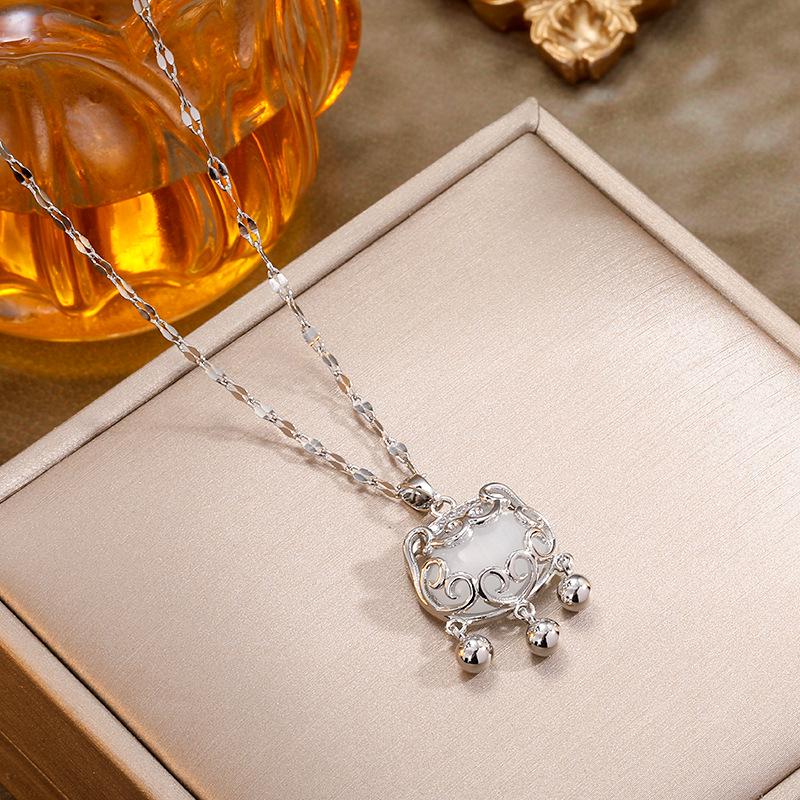 Net Celebrity Luxury Zircon Cat's Eye Safety Lock Titanium Steel Necklace for Women