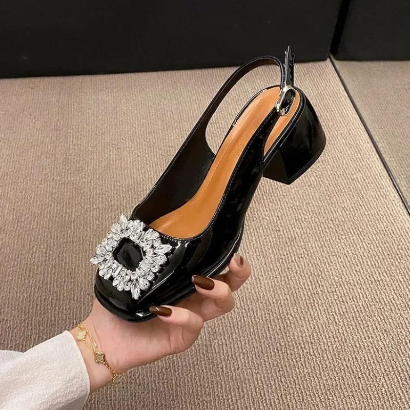Letní Nové Baotou Sandály Dámské Francouzské Retro Čtvercová Hlava Vodní Diamant Spona Zadní Duté Sandály na Silném Podpatku Velikost 42
