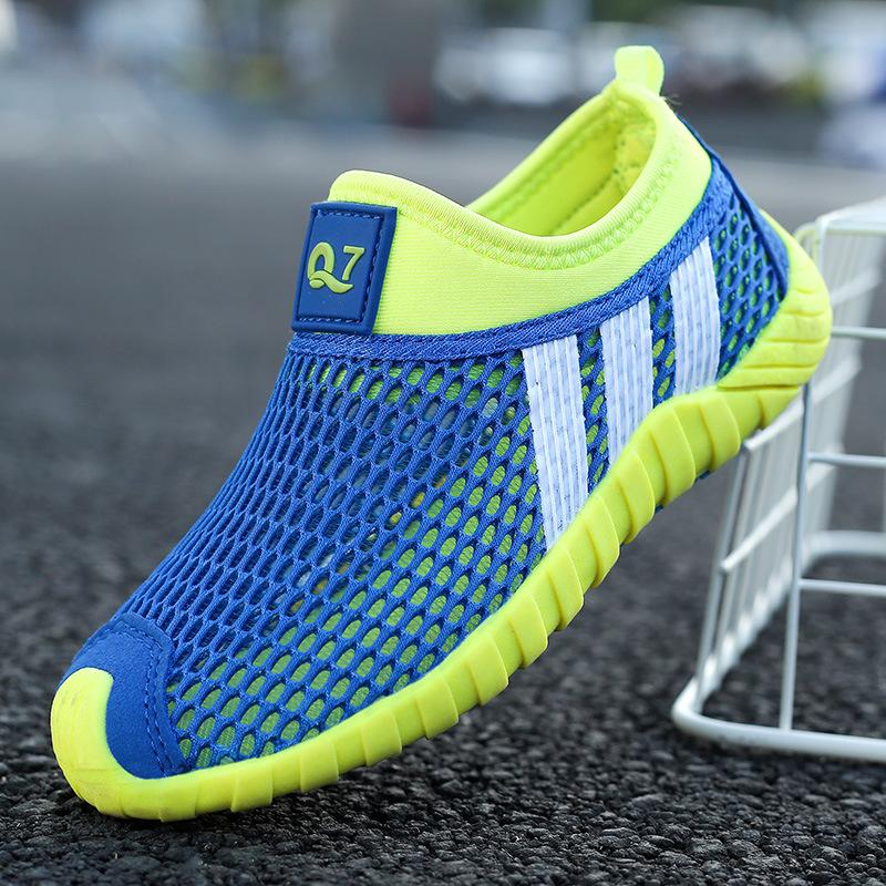 Scarpe da bambino in mesh traspirante alla moda Scarpe da ginnastica da esterno per 3-15 anni Scarpe da spiaggia estive per ragazzi e ragazze Scarpe da trampolino leggere