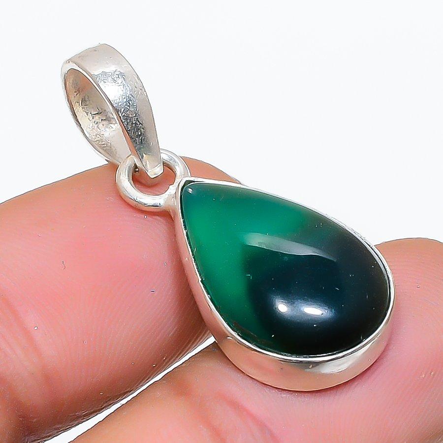 

Green Onyx Gemstone Handmade 925 Sterling Silver Jewelry Pendant 1.30 GK-5123