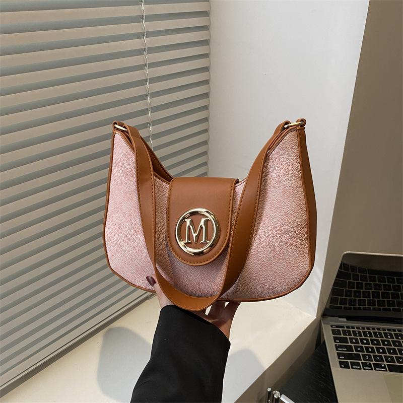 

High sense niche design bag women s 2025 spring new women s bag Internet celebrity shoulder bag armpit bag small square bag розовый