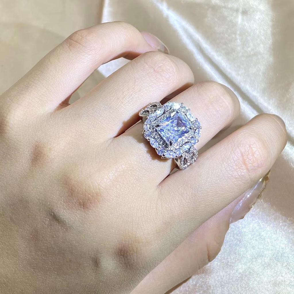 Gorgeous Square Shape Women Ring Full Bling Iced Out Micro Pave Crystal Zircon Dazzling Bridal Ring Wedding Engage Ring