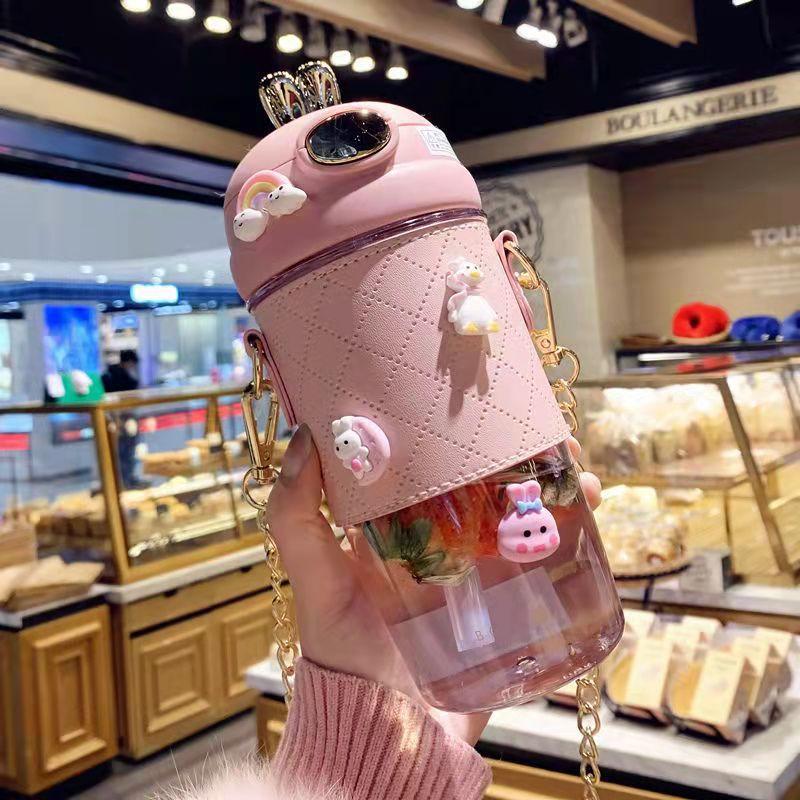 Dívčí láhev na vodu vysoce krásný plastový kelímek na vodu se slámou, přenosný a odolný vůči vysokým teplotám pro studenty