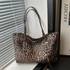 2025 New Casual Simple Fashion Commuter Shoulder Bag European and American Retro Leopard Print Large Capacity Tote Bag