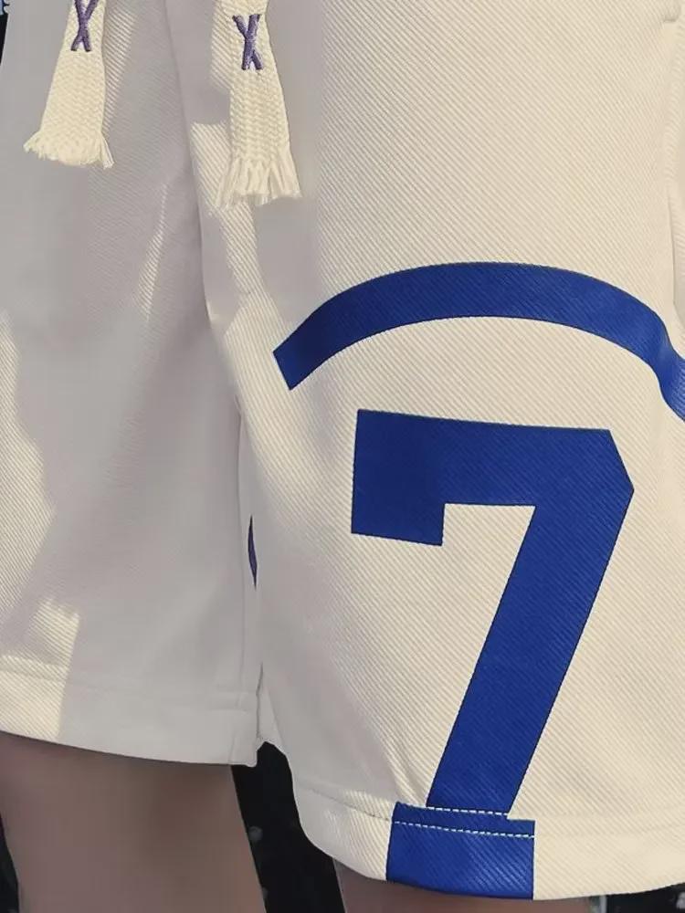 "Trendige Jungen-Basketballshorts - Locker, Mittellang, Lässiger Sportstil."