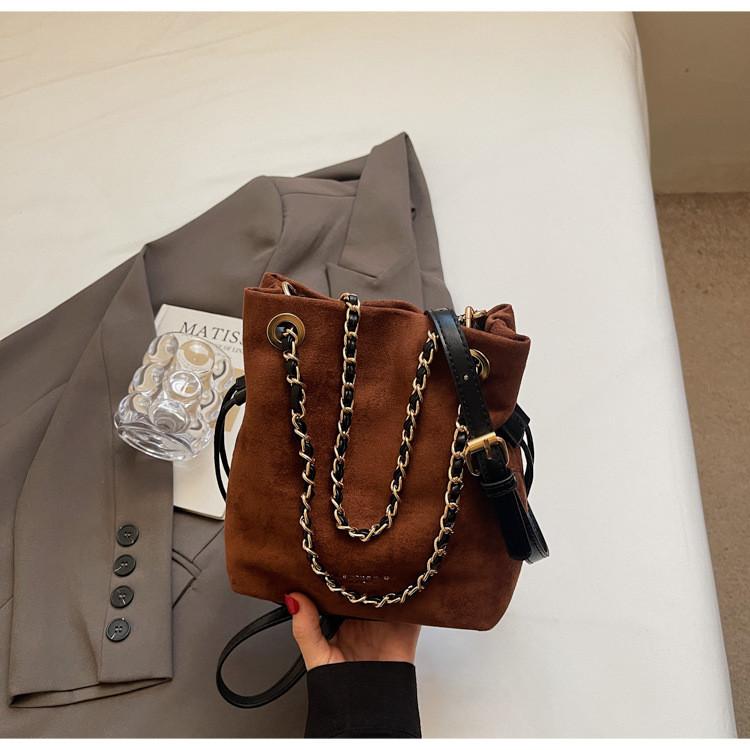 IELGY Ladies Bucket Bag Crossbody Large Capacity Chain Simple Casual Commuter Bag
